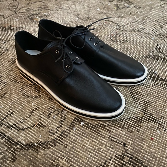 Giorgio Armani Leather Oxfords - Picture 4 of 8